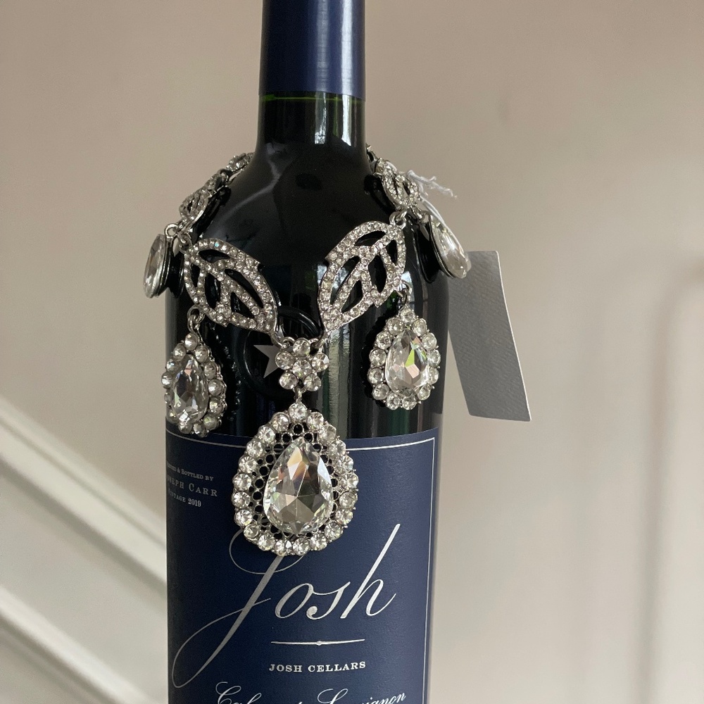 NWT- Wine Bottle Necklace For Gifting